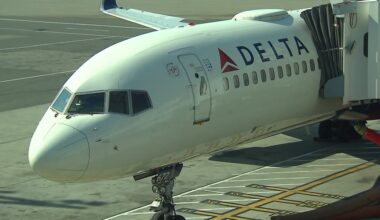 Delta to cut food service on hundreds of daily flights