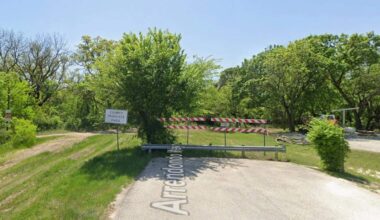 Tarrant County residents clash over Bear Creek access