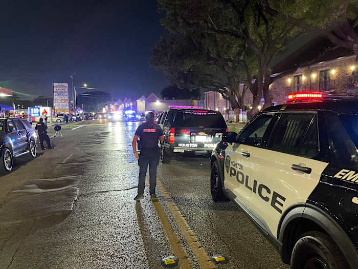 1 dead 1 wounded after Houston apartment shooting