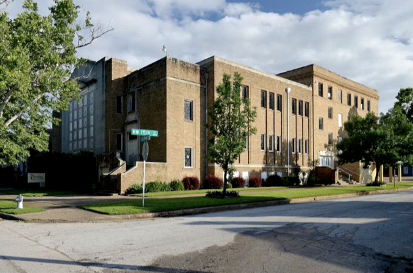 Fort Worth Zoning Commission advances Primera Baptist Church reuse, warehouse development