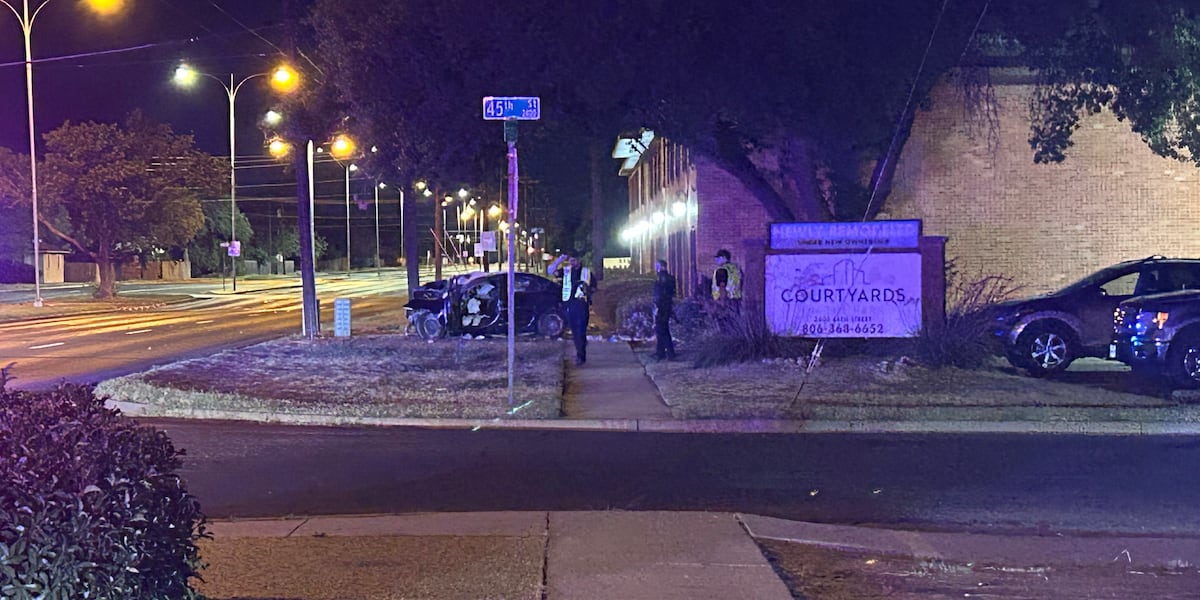 1 Person killed in central Lubbock crash