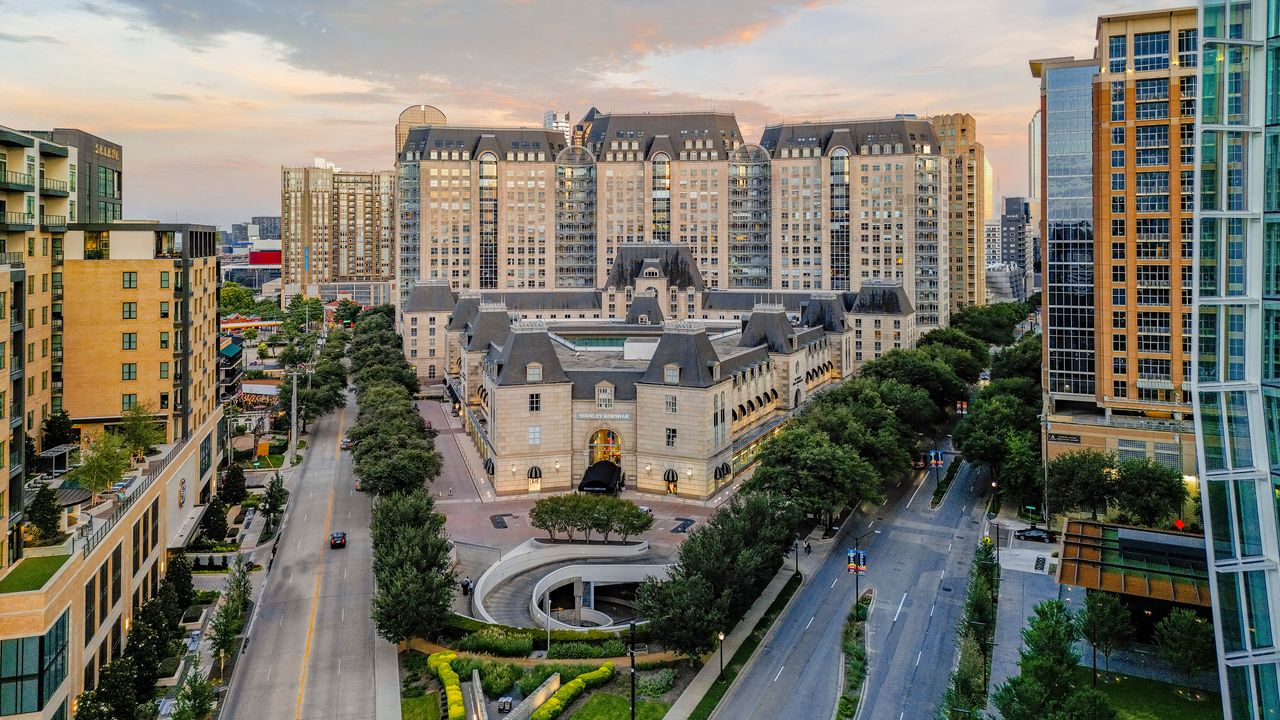 Where to Stay in Dallas if You Like to Eat
