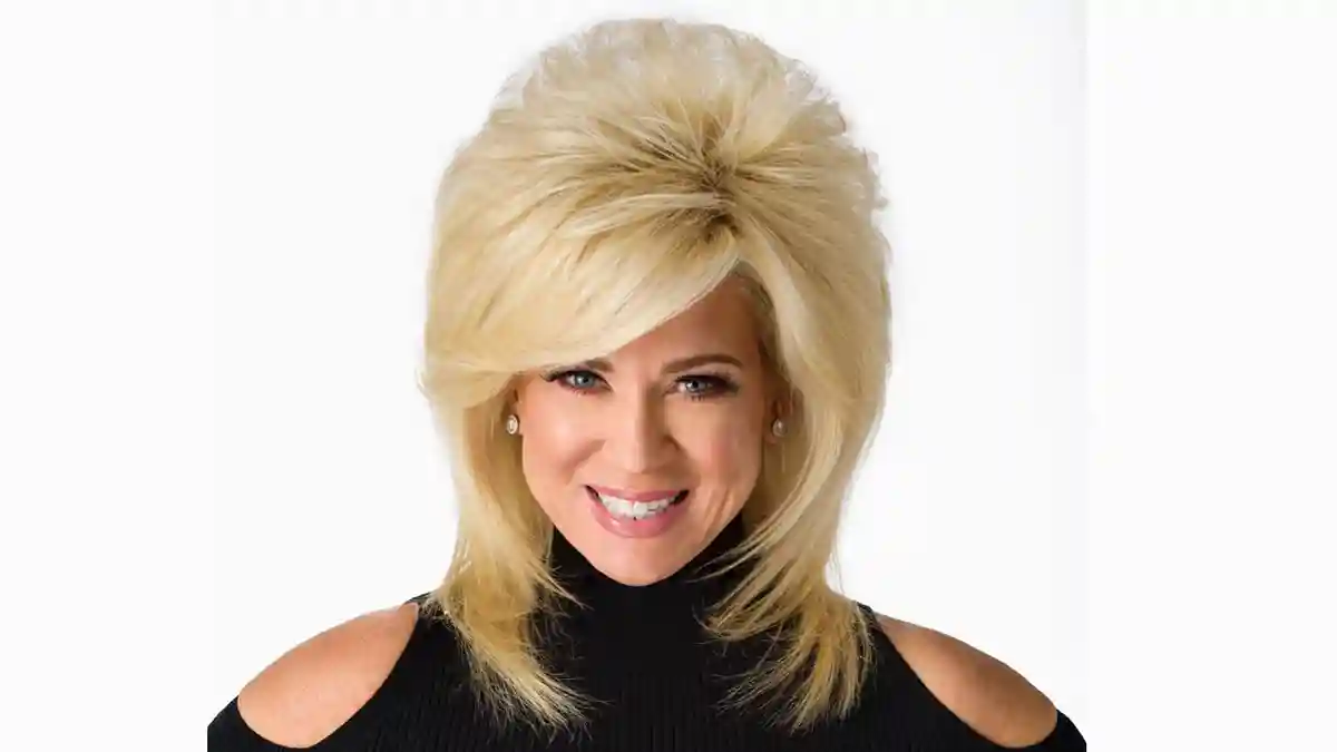 Theresa Caputo (image via performer's social media)