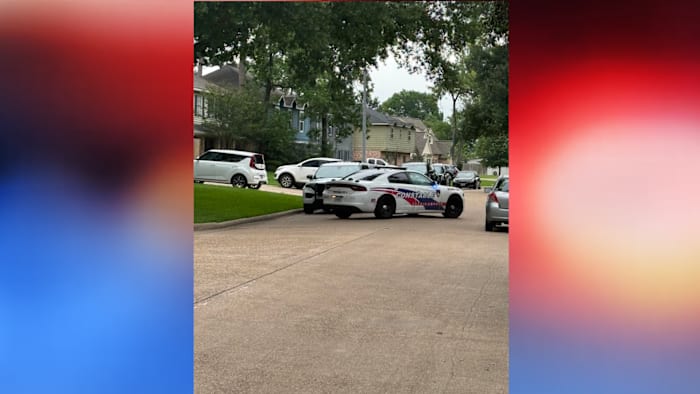 Bomb squad en route to investigate suspicious device in NW Harris County