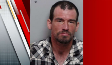 Axe-wielding man charged with aggravated assault against 4 police officers, SAPD says