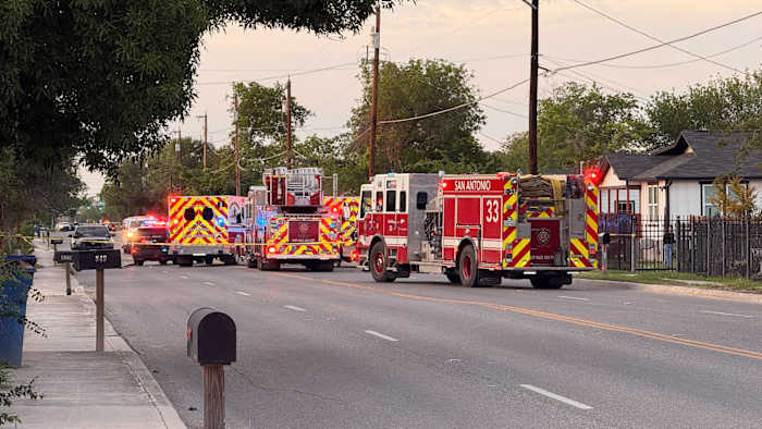 Woman dead after single-vehicle rollover crash on West Side, San Antonio police say