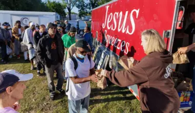 volunteers hand out meals to the homeless in Dallas
