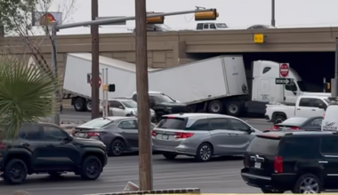Semi truck breaks down on Gateway Boulevard West in East El Paso