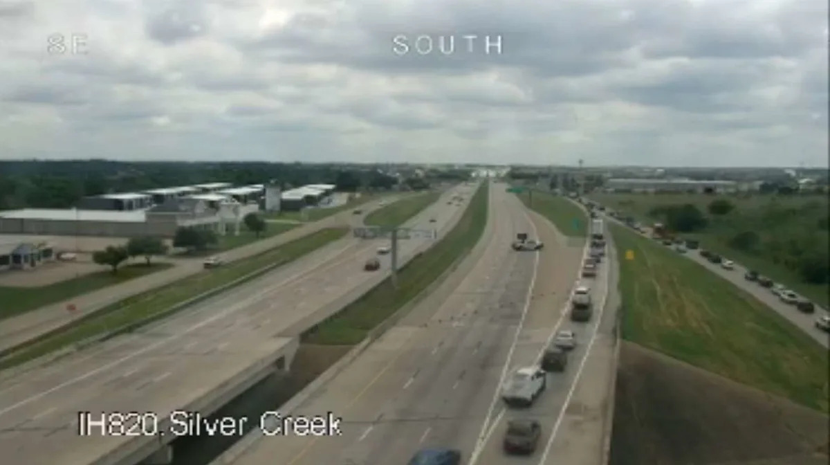 One dead in rollover accident, closing all southbound lanes of West Loop 820 near Fort Worth