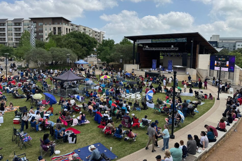 Articles DreamFest Crowd.jpg