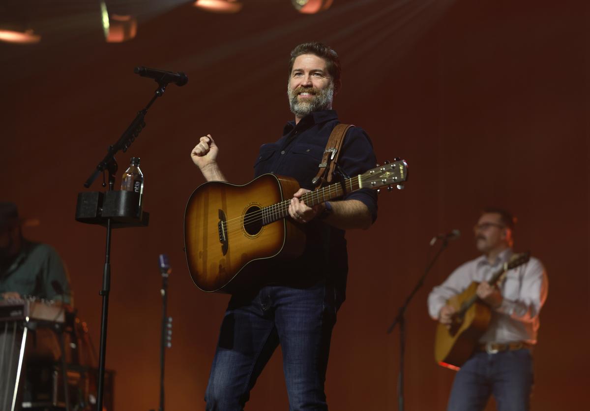 We Talked to Josh Turner Before His Buddy Holly Hall Show