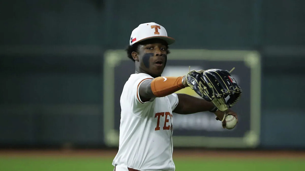 NCAA baseball regionals: Texas hammers home 19 runs to beat Holy Cross in Austin opener