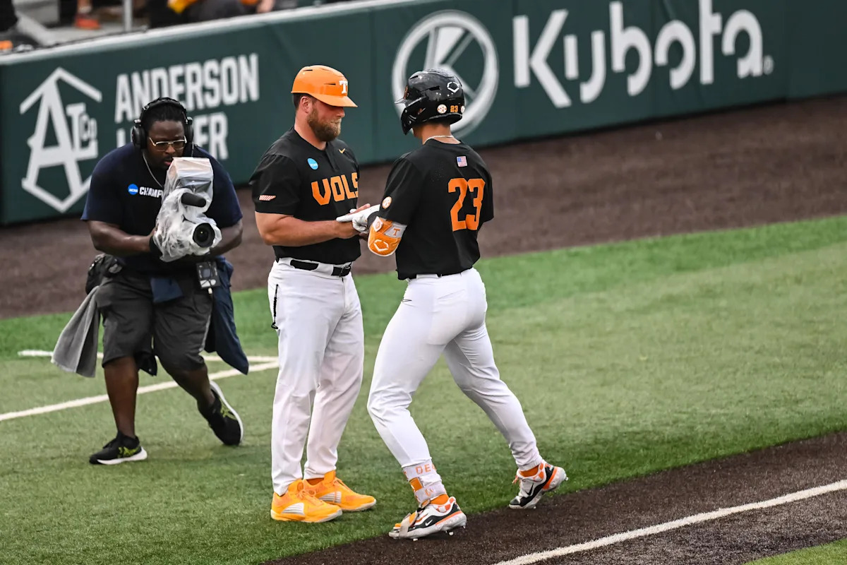 No. 4 Texas matches up against Tennessee in Knoxville