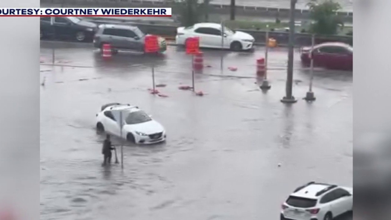 Flash flooding causes high water on I-35 in Austin
