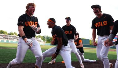 No. 4 Texas drops series with 14-9 loss to Tennessee