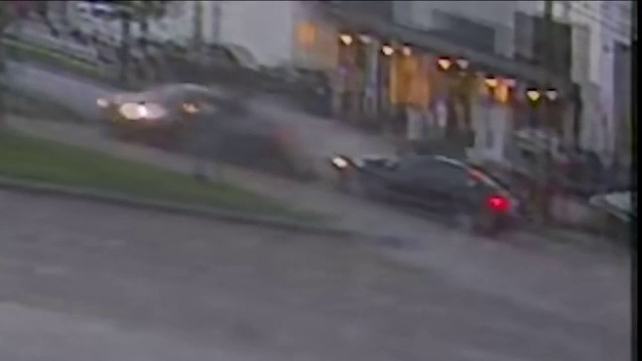 Former U.S. attorney accused of leaving scene of Houston crash