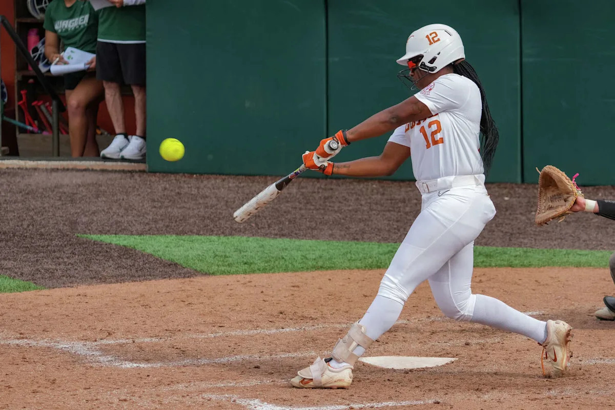 Victoria Hunter's homer lifts Texas past Arizona State, forces Game 3 in softball super regional