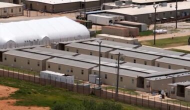 Children "held like criminals" inside ICE detention center