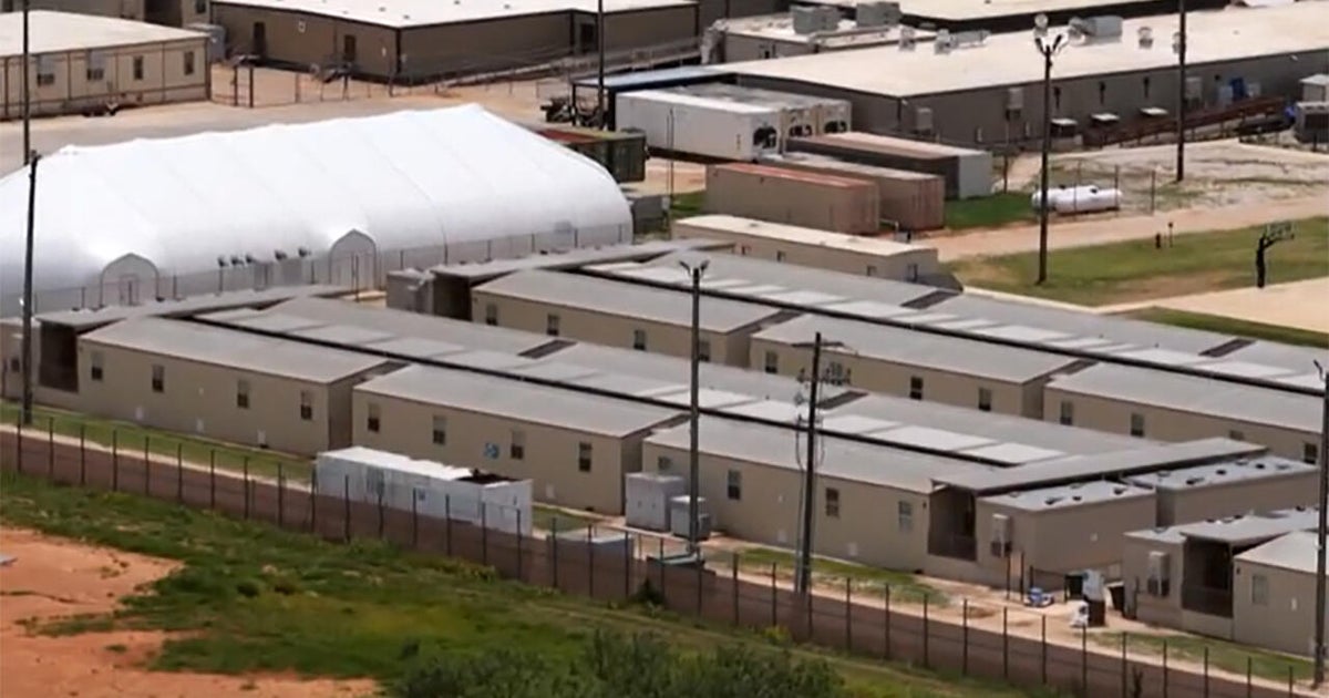 Children "held like criminals" inside ICE detention center