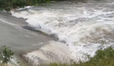 Oso Creek nears Major flood stage