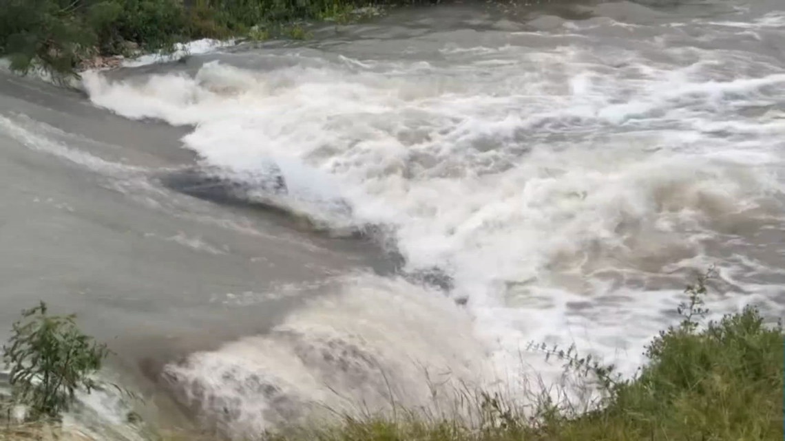 Oso Creek nears Major flood stage