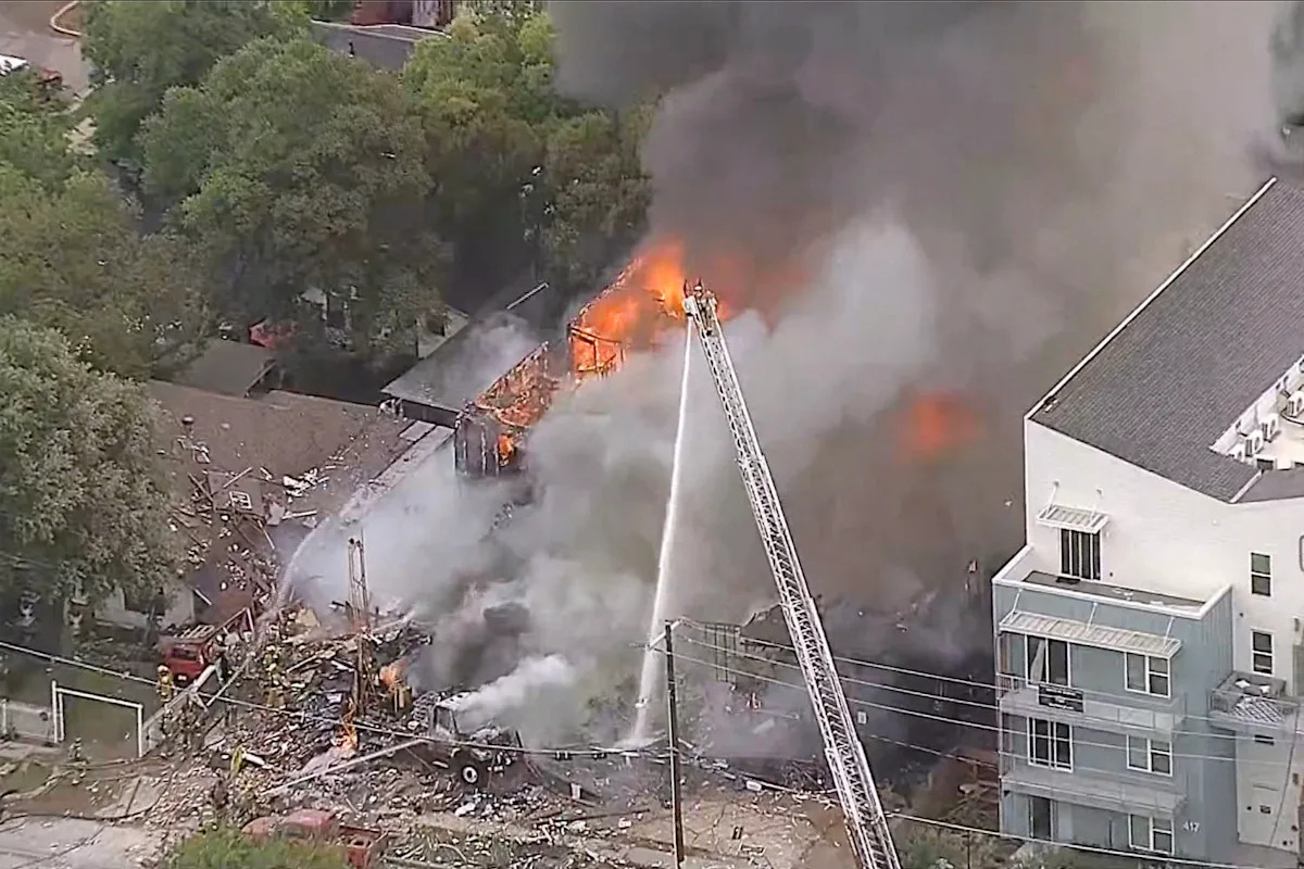3 people killed, 5 injured in gas explosion at Dallas apartment building