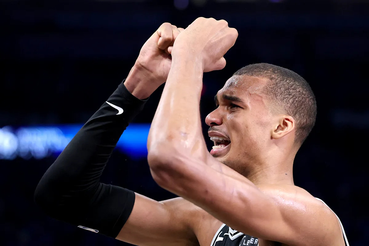 Spurs fans have massive celebrations in San Antonio following Game 7 win over Thunder