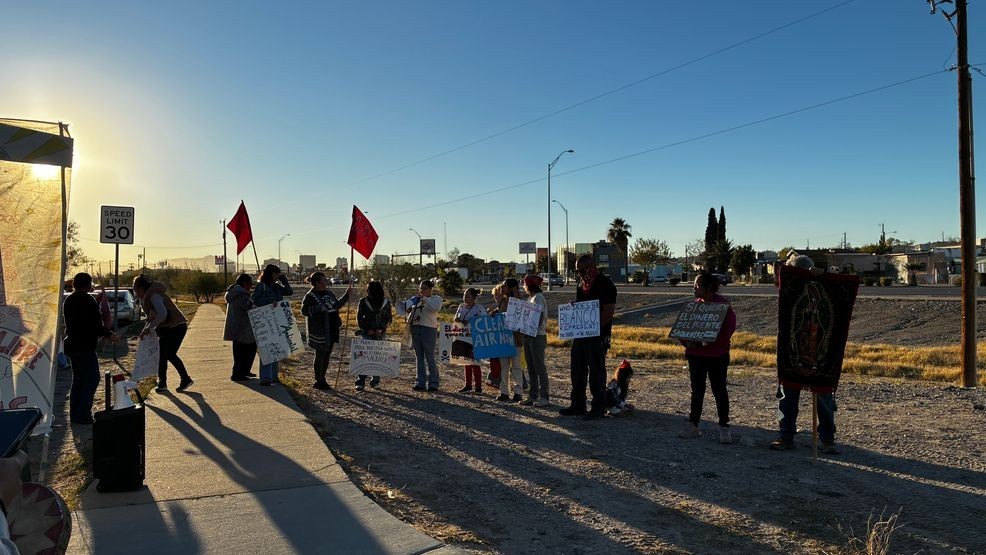 Protest held at Bridge of the Americas against commercial trucks (Credit: KFOX14/CBS4){p}{/p}