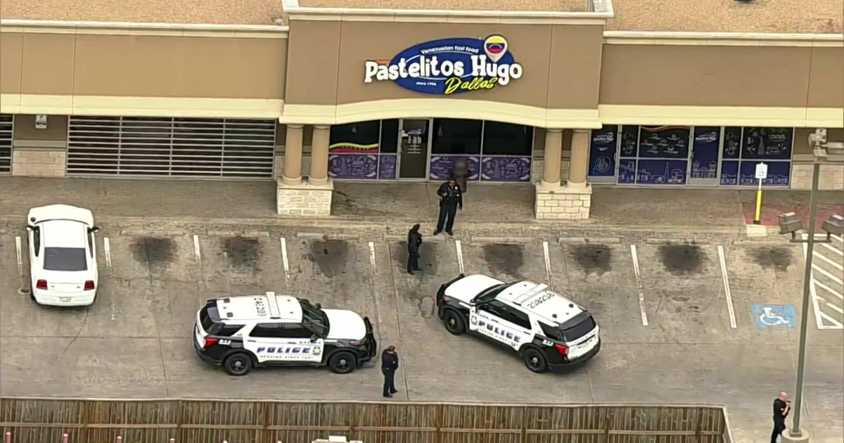 Man hospitalized after shooting at far North Dallas strip shopping center, police say