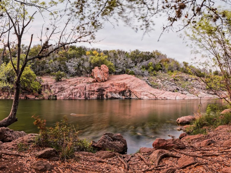 This image has an empty alt attribute; its file name is inks-lake-1024x767.webp