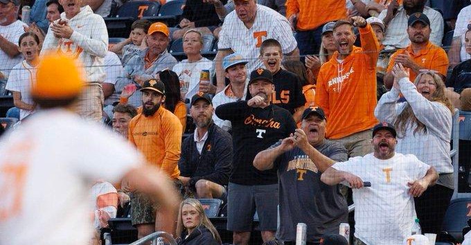 Ethan Mendoza injured as No. 4 Texas loses to Tennessee, 5-1