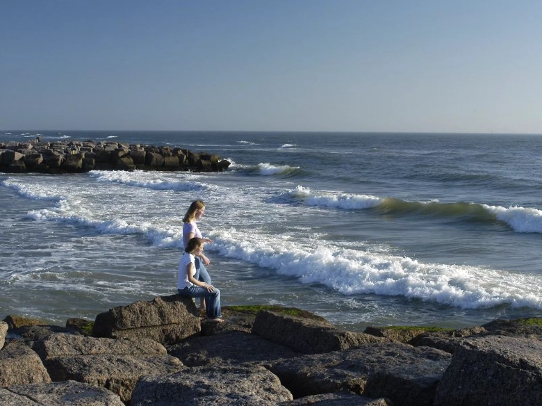 This image has an empty alt attribute; its file name is mustang-island-1024x767.webp