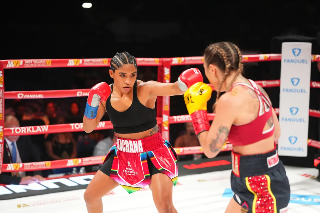 Miranda Reyes gets knockdown, scores decision win in El Paso home