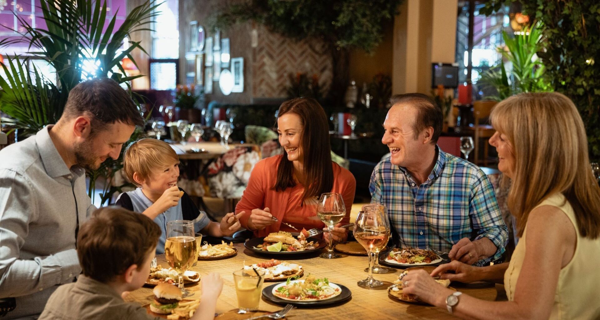 Texas Roadhouse & Olive Garden among restaurants mandating strict 'one ring' policy for diner safety