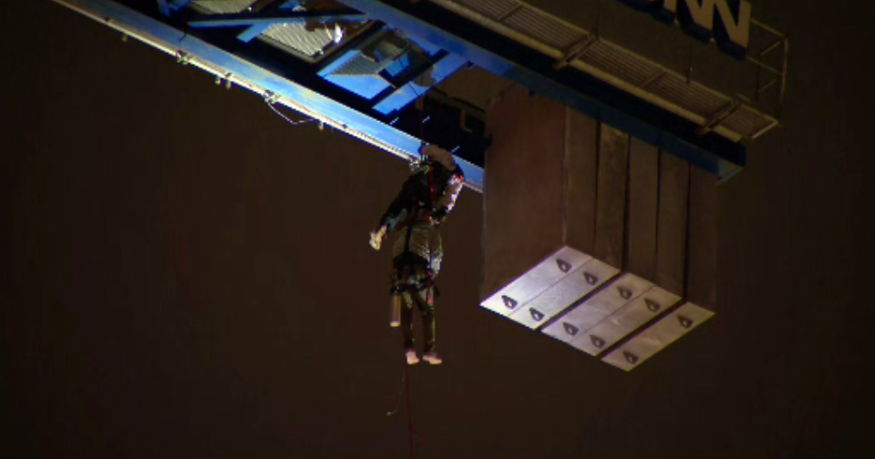 Man trapped atop crane near JPS prompts Fort Worth rescue
