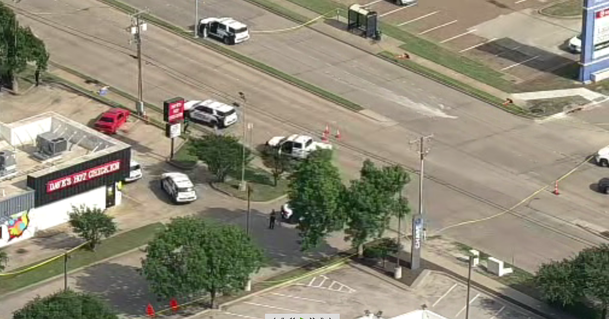 Robbery suspect taken to hospital after shot by officers in Richardson, police say