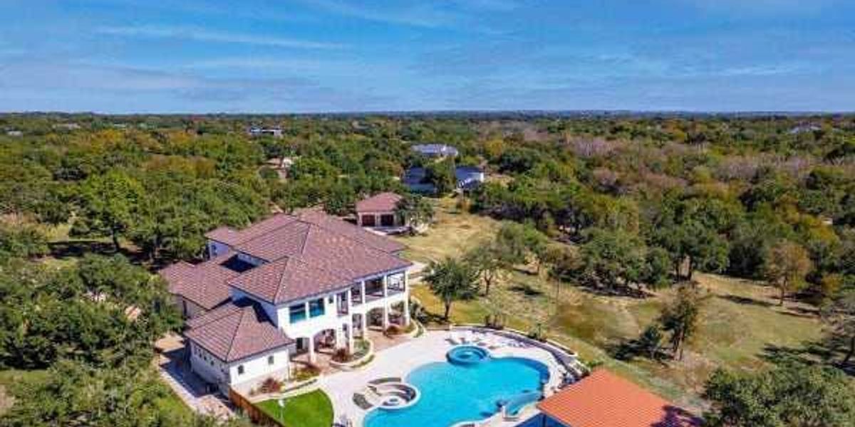 Round Rock Donuts owners to auction Hill Country estate