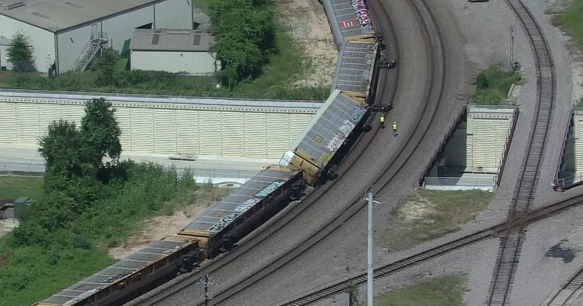 11-car train derailment near Hempstead at Washington Avenue