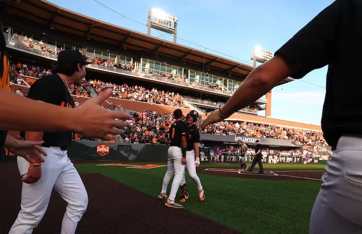 Tennessee Baseball vs. No. 4 Texas Score, Updates Game Two