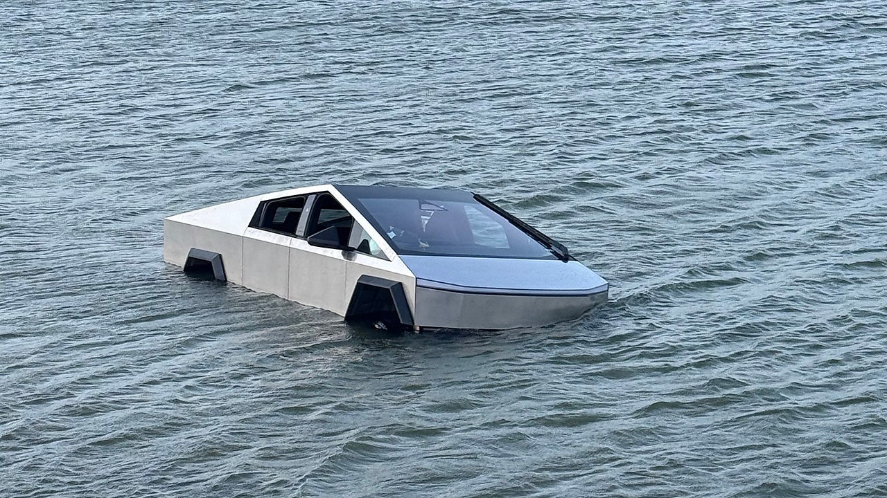 Texas man arrested after allegedly driving Tesla Cybertruck into Grapevine Lake