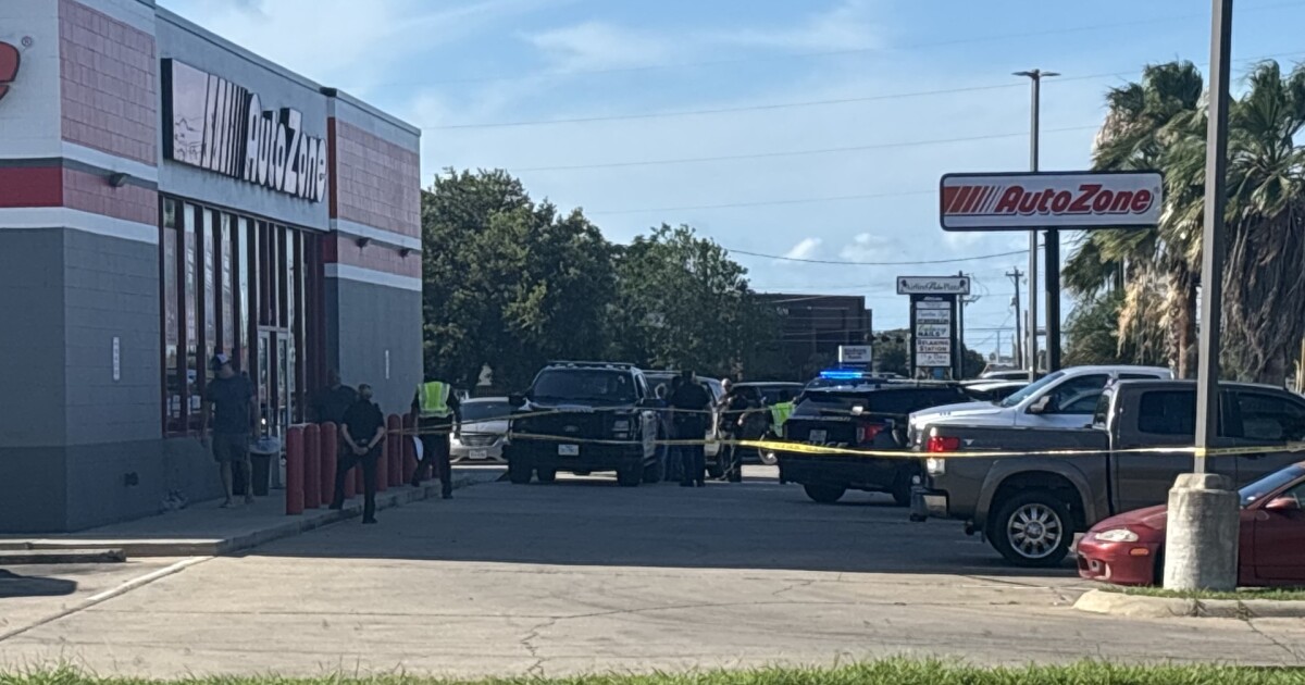 Officer shot at Corpus Christi AutoZone, suspect in custody