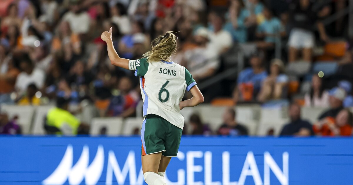 Sonis scores twice, Summit weather the storm to beat Houston 4-1