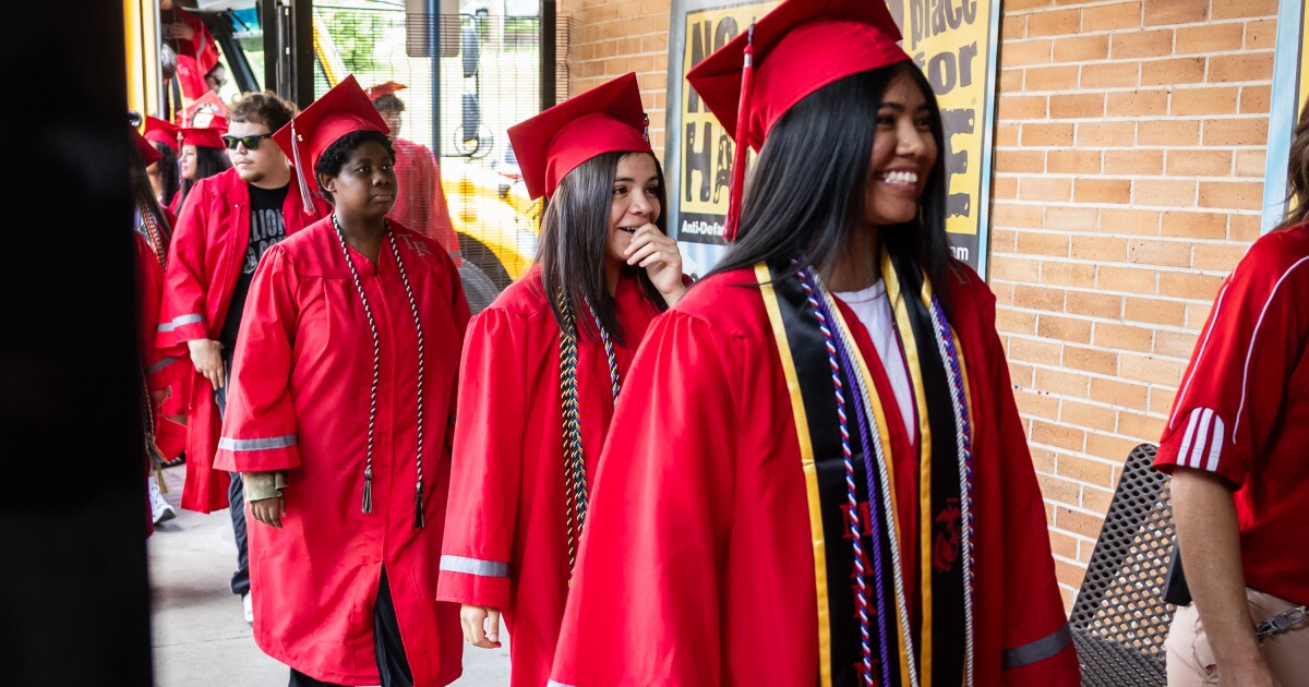 AISD seniors return to Dawson Elementary before school closes