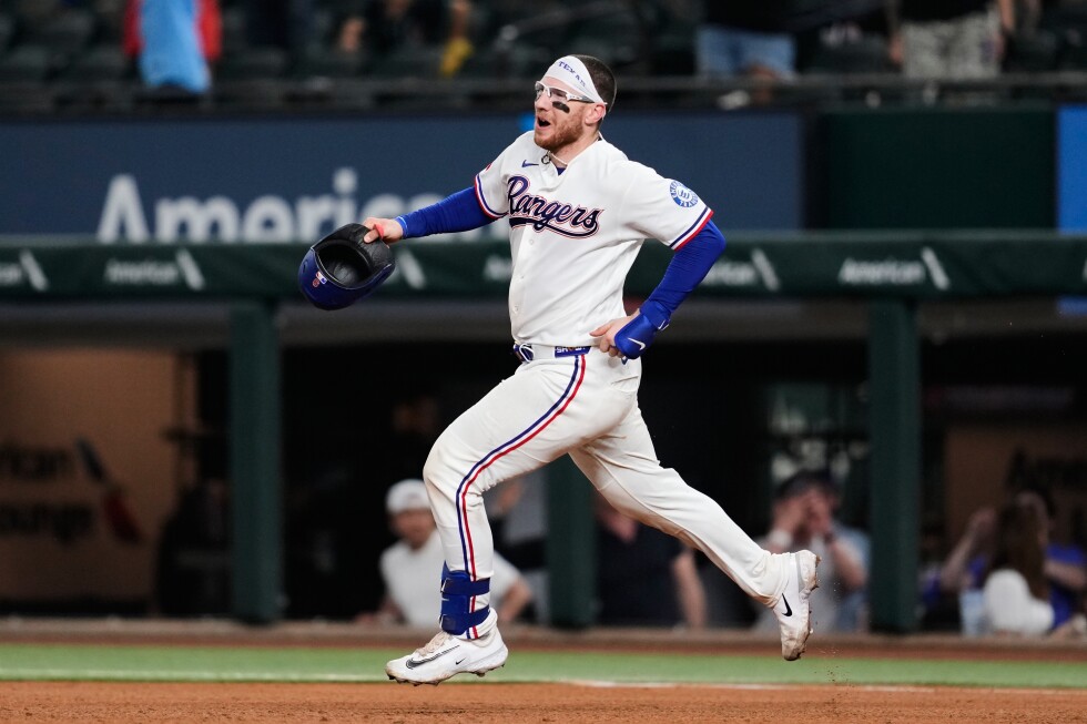 No closing this game as Rangers beat Dbacks after frantic 9th inning