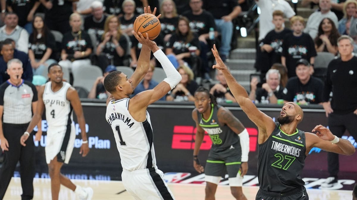 San Antonio Spurs forward Victor Wembanyama shoots a fadeaway over Minnesota Timberwolves C Rudy Gobert during Game 2 of the 2026 Western Conference Semifinals.