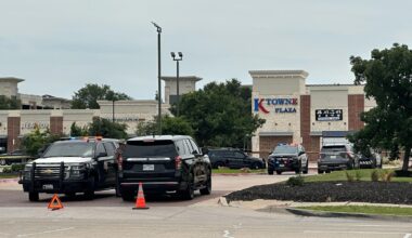 2 killed and 3 injured in shooting near Dallas shopping mall