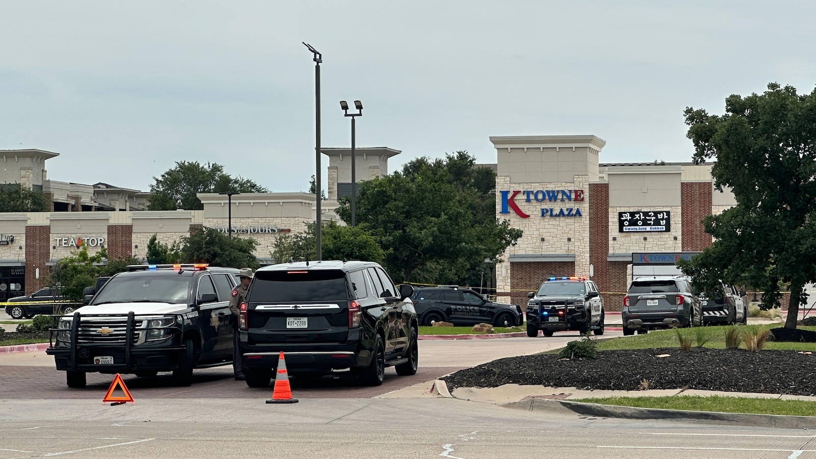 2 killed and 3 injured in shooting near Dallas shopping mall