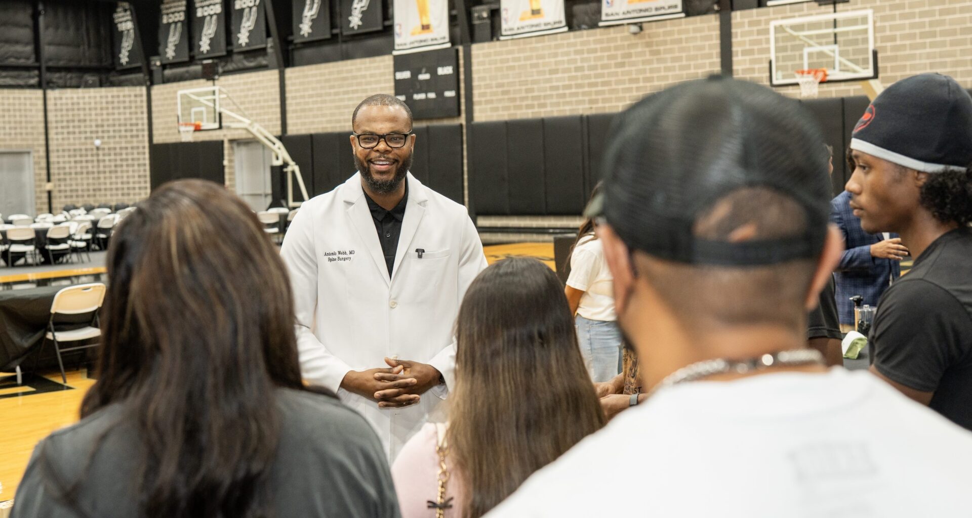 How a Spurs doctor is connecting students to careers in health care
