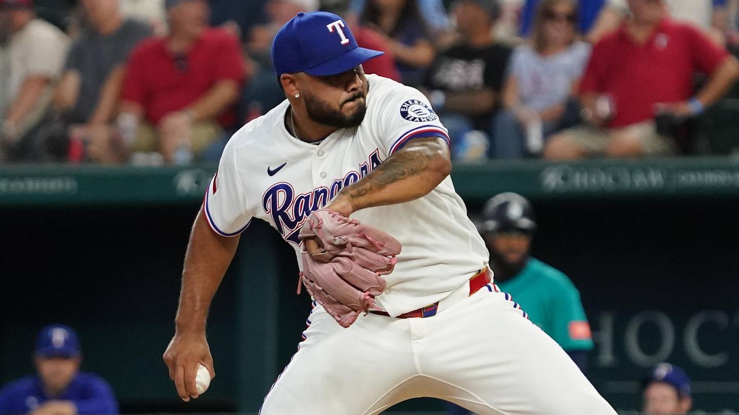 Rangers Reliever Luis Curvelo Leaves Guardians Game After Potential Injury