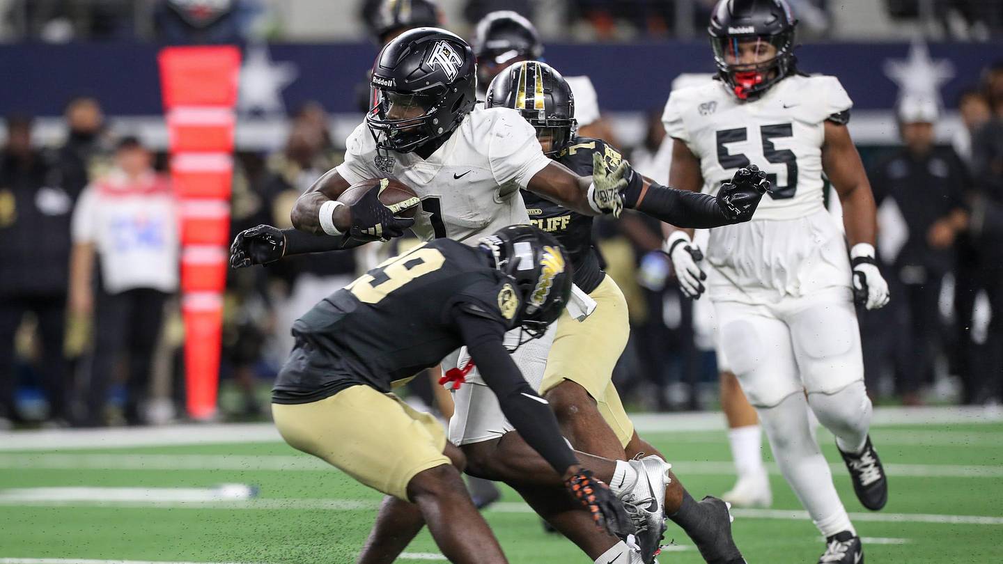 Texas A&M Battling Texas Longhorns for 5-Star Running Back